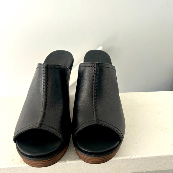 Brand new black leather Timberland Mule’s 7.5 - Picture 2 of 3